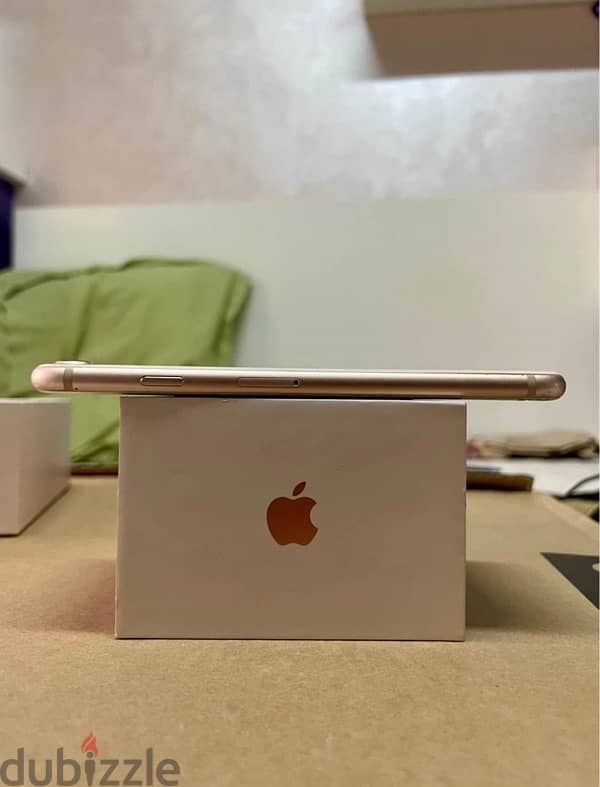 iPhone 8 gold with box (64 GB) 4