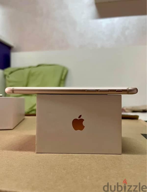 iPhone 8 gold with box (64 GB) 5