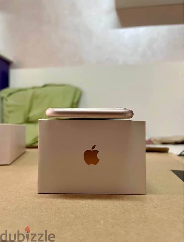 iPhone 8 gold with box (64 GB) 6