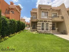 Twin house for sale at a great price in NEYOUM October compound, located in a prime spot in October, next to the Sporting Club and Mall of Arabia. 0