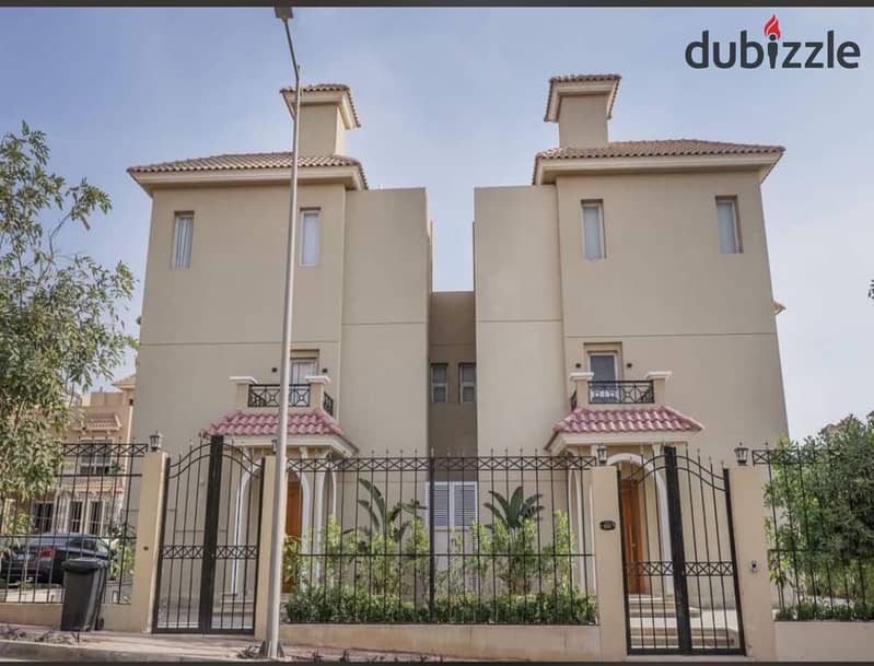 Twin house for sale at a great price in NEYOUM October compound, located in a prime spot in October, next to the Sporting Club and Mall of Arabia. 2