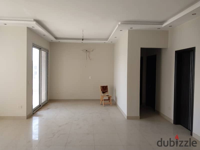 شقة بالتكيفات و اجهزه المطبخ  للبيع 2نوم + تشطيبات خاصه في فيلدج جيت التجمع apartment sale village gate 1