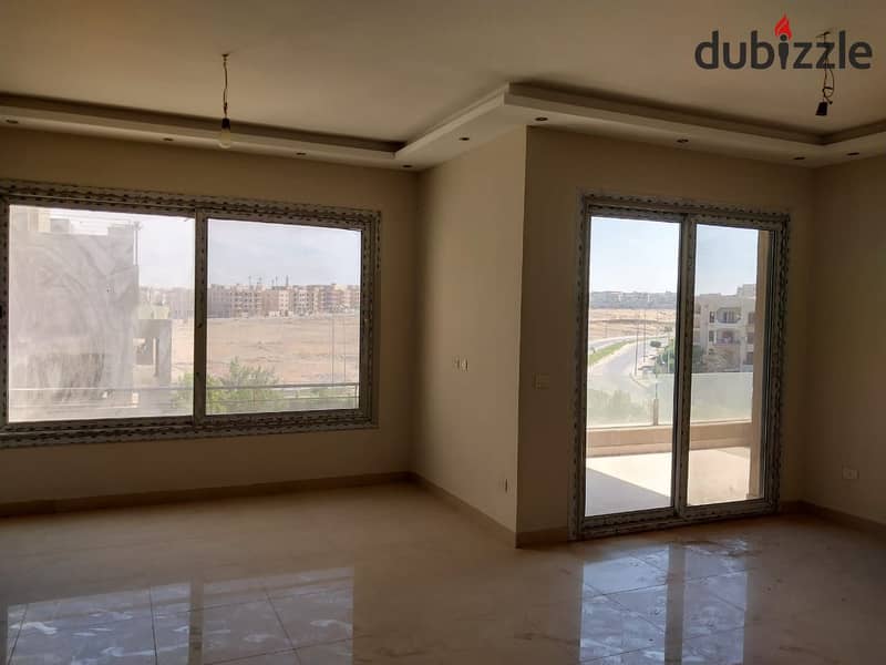 شقة بالتكيفات و اجهزه المطبخ  للبيع 2نوم + تشطيبات خاصه في فيلدج جيت التجمع apartment sale village gate 3