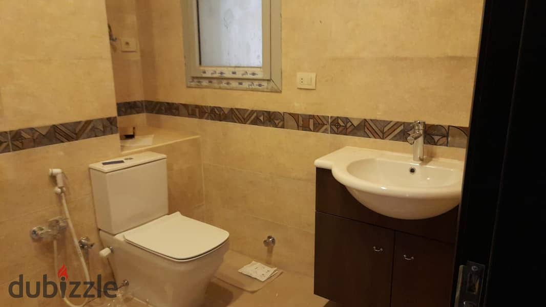 شقة بالتكيفات و اجهزه المطبخ  للبيع 2نوم + تشطيبات خاصه في فيلدج جيت التجمع apartment sale village gate 5