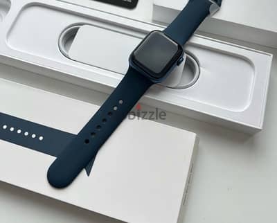 Apple watch series 7 for sale Battery 97% معاها العلبة وحاجتها كلها