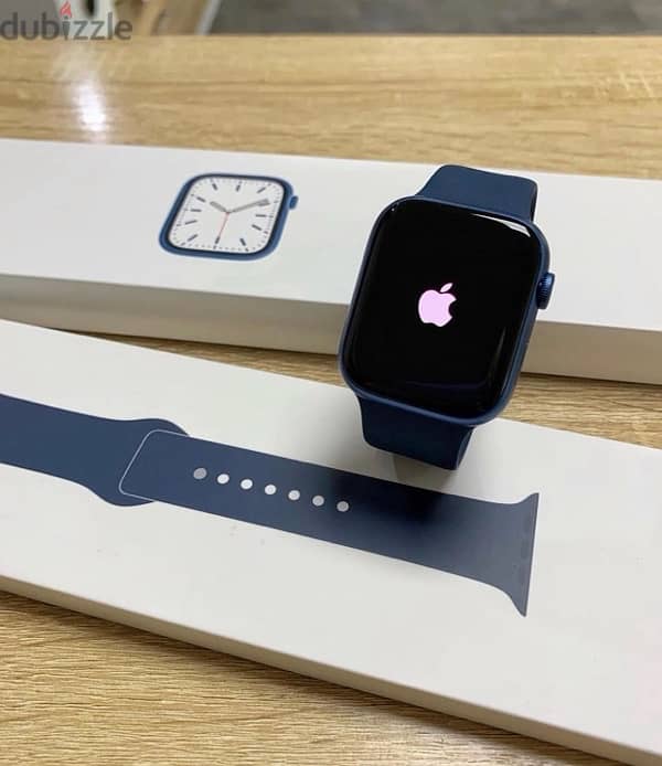 Apple watch series 7 for sale Battery 97% معاها العلبة وحاجتها كلها 2