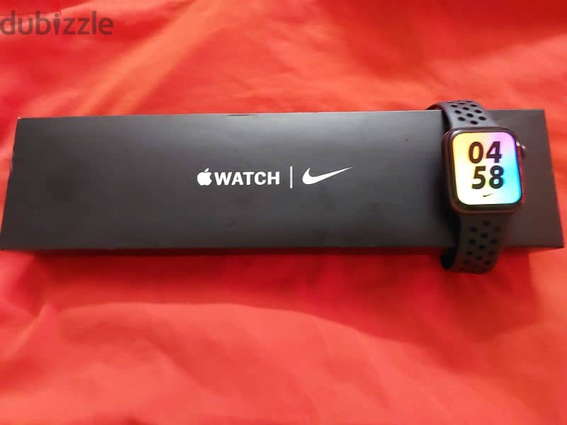 apple watch SE 44mm nike edition wifi cellular 3