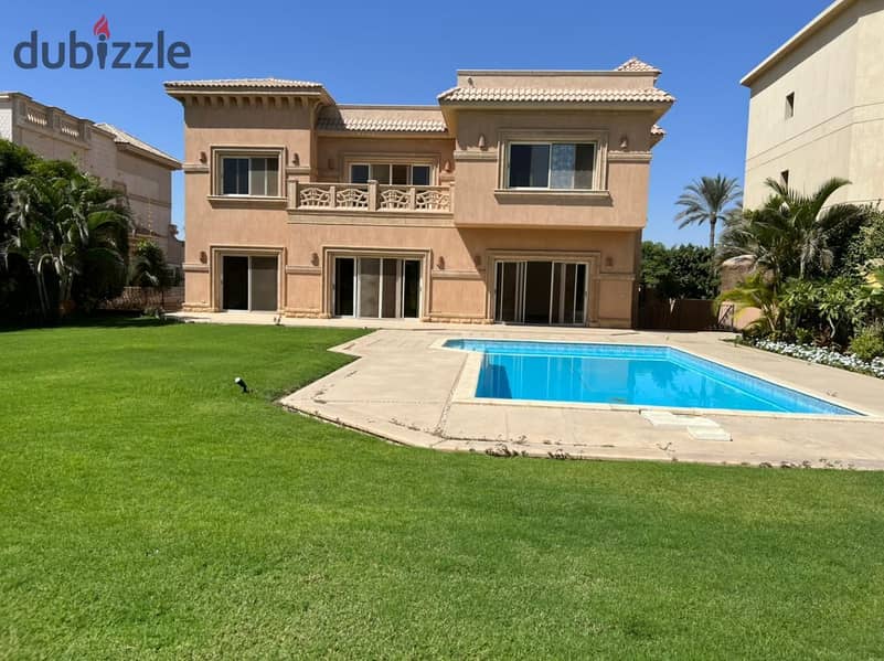 Villa for rent, semi-furnished, 750 m, with a 750 m garden, in Katameya Dunes Compound 10