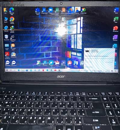 Acer aspire E1 series core i 7-8GB ram-AMD graphics