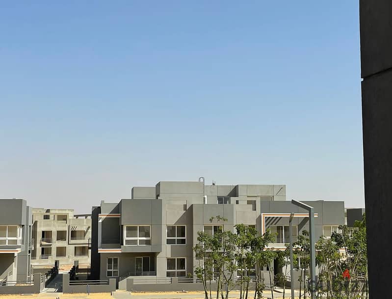 A finished apartment in one of the most distinguished locations, behind Mall of Arabia and close to Grand Heights Compound, in Kayan Compound. 9