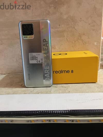 ( Realme 8 )مساحه 128 رامات 8+8 علبه و شاحن متفتحش