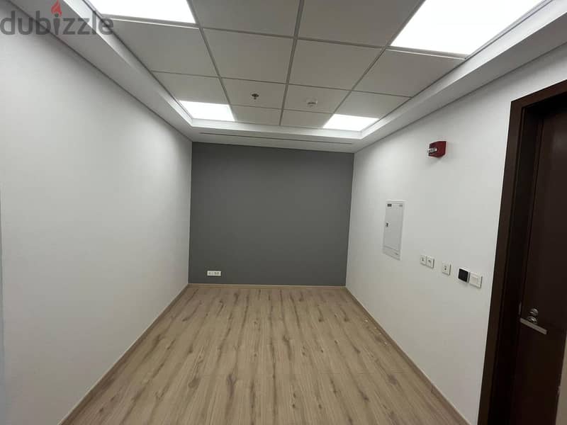 مكتب مميز للايجار في كايرو فيستيفال سيتي -   Office for rent in CFC 7