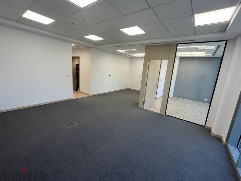 مكتب مميز للايجار في كايرو فيستيفال سيتي -   Office for rent in CFC 8