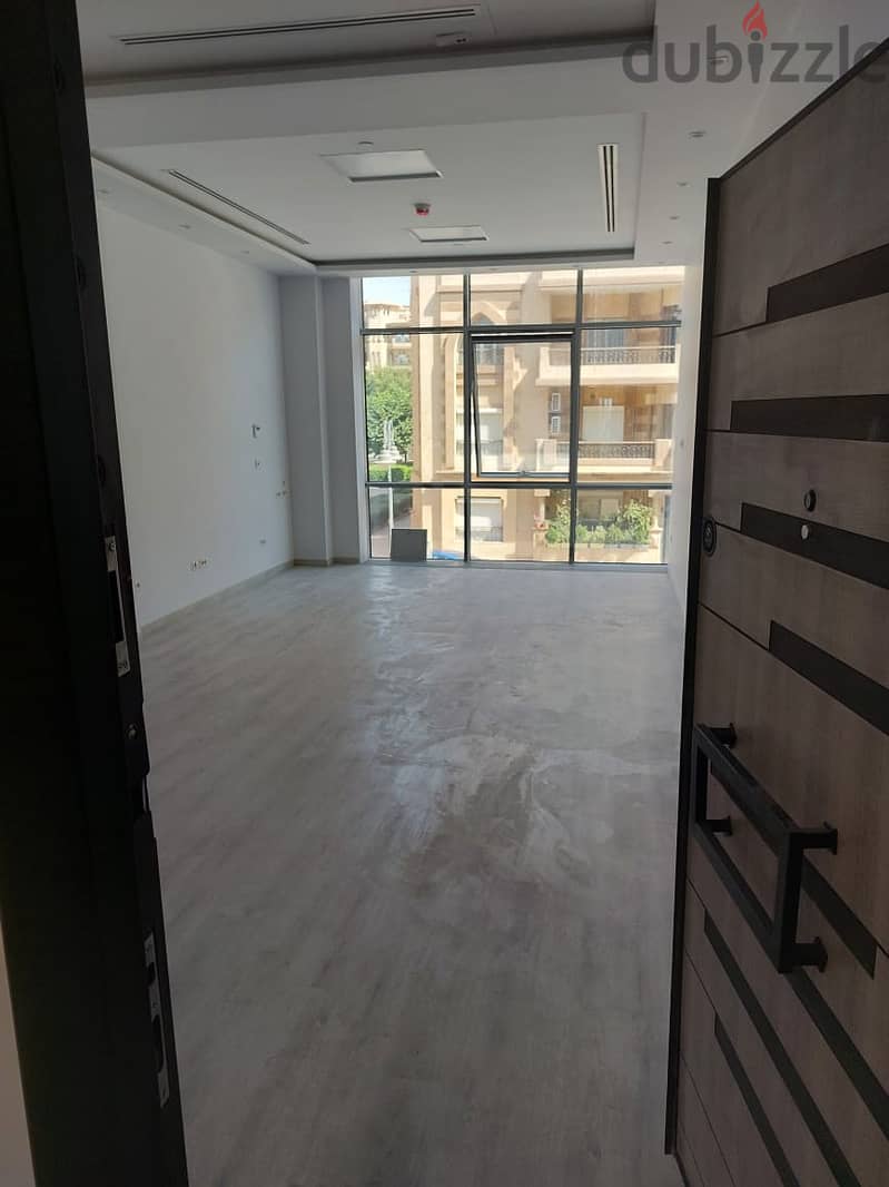 مكتب للأيجار في ليفين سكوير - Office for rent in Leven Square 3