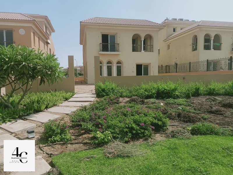 With down payment and installments standalone 374m for sale in best location in compound hyde park 5th settlement 11