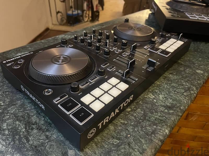 Traktor S2 MK3 with Traktor pro 3 license 2