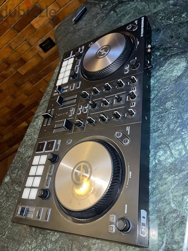 Traktor S2 MK3 with Traktor pro 3 license 4