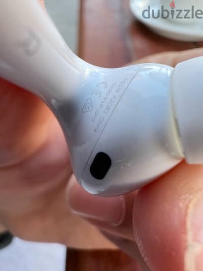 original airpods pro first generation (case & right side)