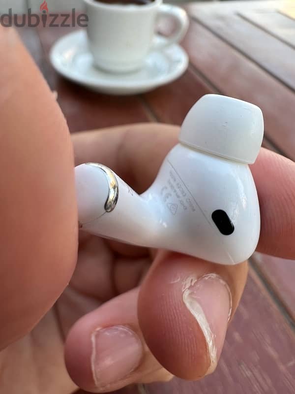 original airpods pro first generation (case & right side) 1