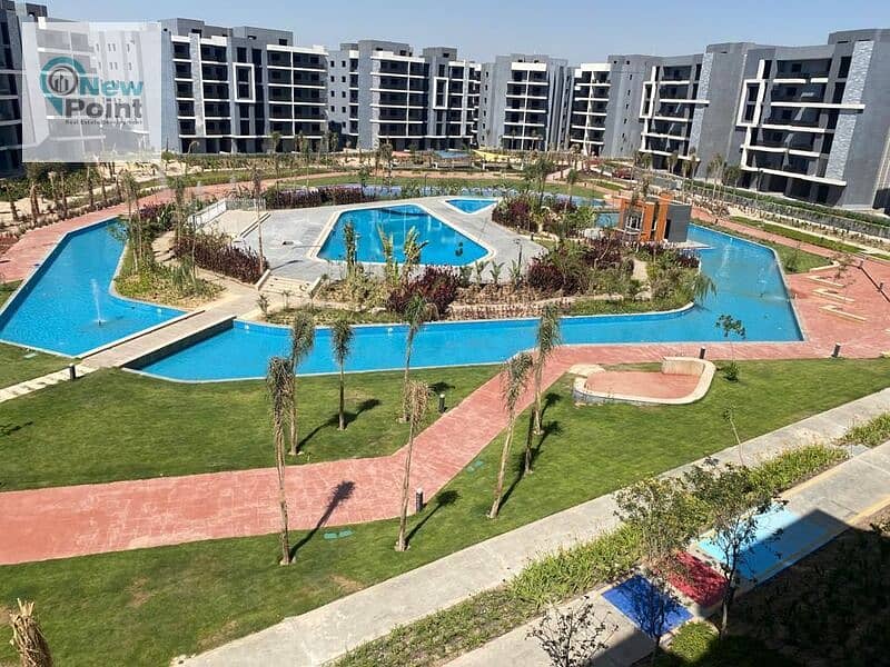 Apartment with garden, immediate receipt, at a special price, fully finished, in the Gold Square area, Galleria Residence New Cairo 4