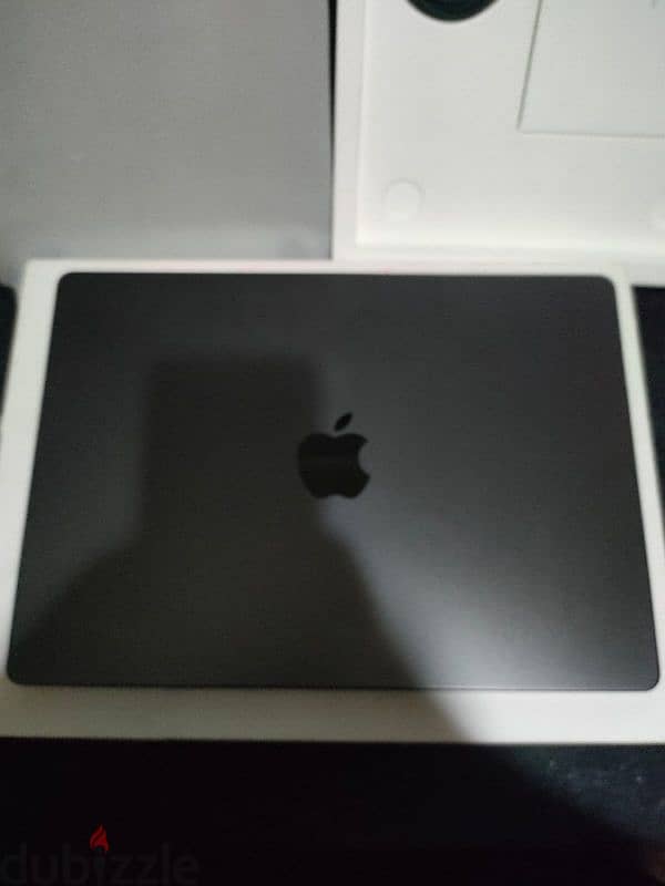 MacBook Pro M3 14 inch Like New 7