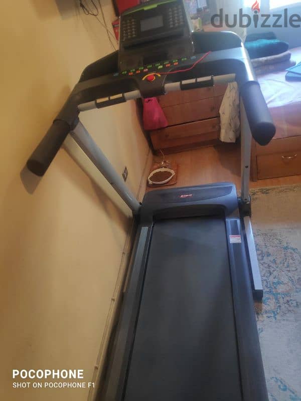 ممتازة بحالة الزيرو  treadmill lxz 2