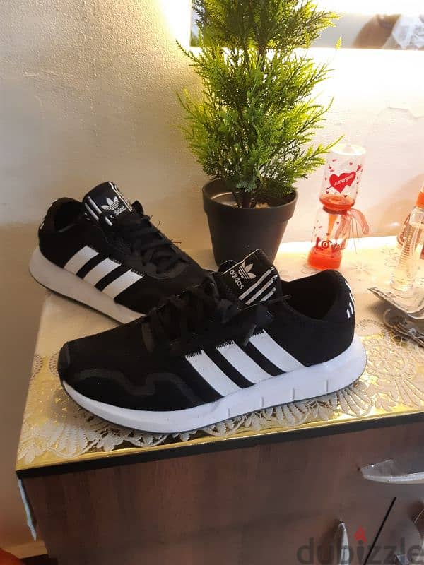 حذاء adidas 1