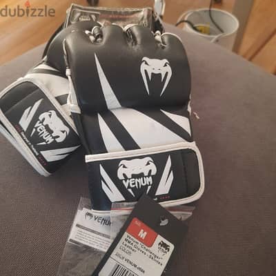 Real Leather MMA (Challenger) Venum gloves - Medium size