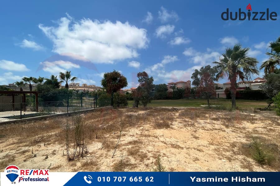 Below market price, receive immediately a Standalone villa in Alex West directly on the golf course 20