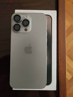 للبيع iPhone 15 Pro Max كالجديد شامل كماليات اضافية 0