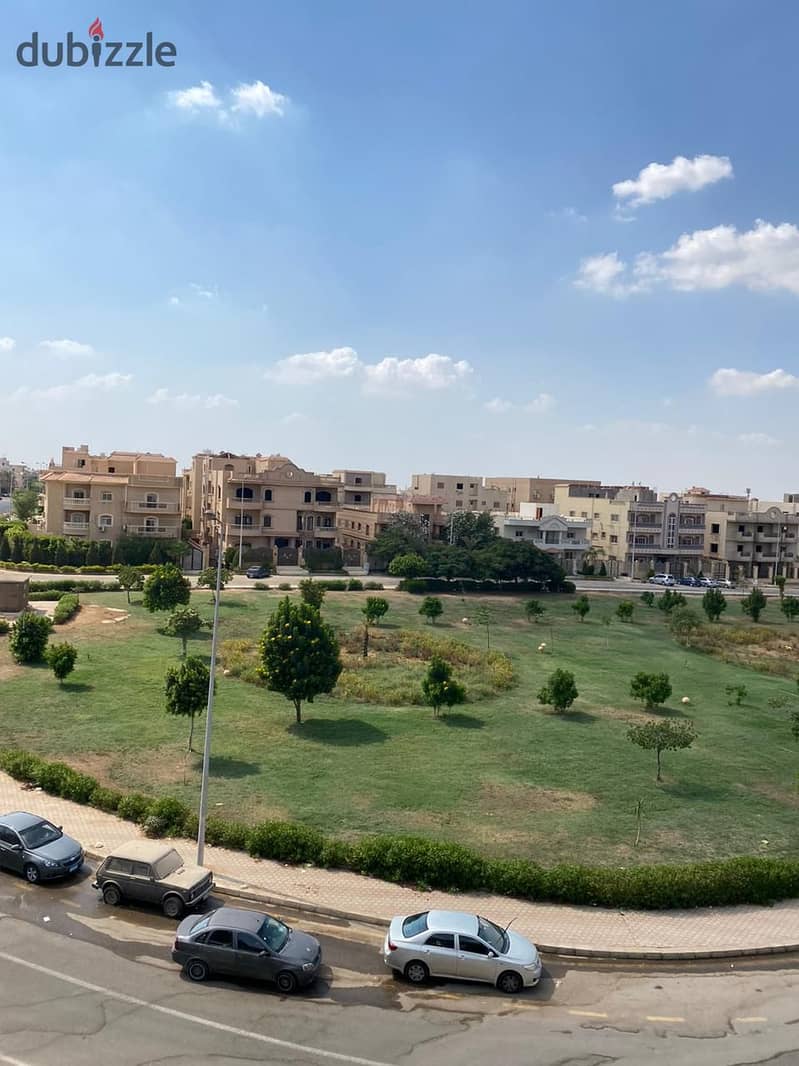 Apartment for sale in (Nakhil Palace Compound) The apartment area is 300 m 4 rooms, including a dressing room and a master room + living room + 4 piec 2