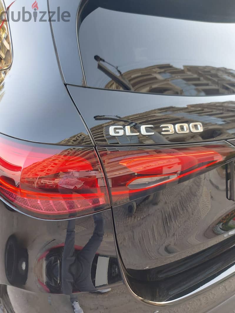 Glc 300 suv Amg fully loaded  Model 2023 4