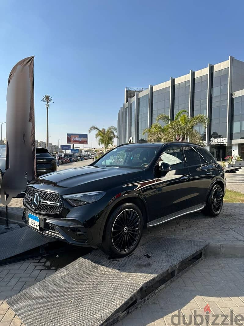 Glc 300 suv Amg fully loaded  Model 2023 9