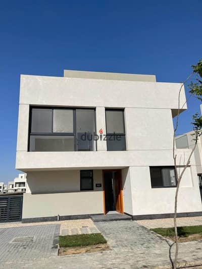 I'm selling a standalone villa, fully finished with super luxury specifications, in a prime location in Al Brouj compound, Al Sherouk.