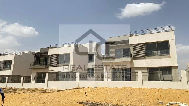 Townhouse Corner for sale in the heart of New Cairo with the lowest down payment and installments until 2032 3