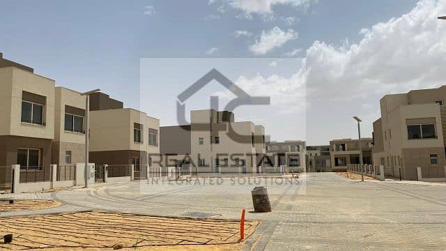 Townhouse Corner for sale in the heart of New Cairo with the lowest down payment and installments until 2032 8