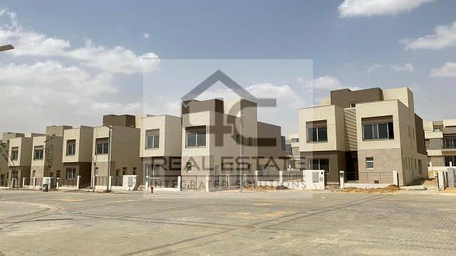 Townhouse Corner for sale with price including maintenance  in the heart of New Cairo with the lowest down payment and installments 3