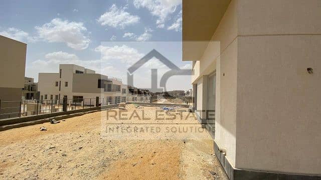 Townhouse Corner for sale with price including maintenance  in the heart of New Cairo with the lowest down payment and installments 4