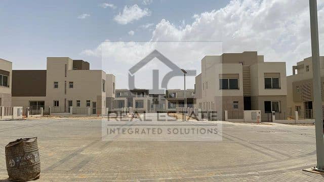 Townhouse Corner for sale with price including maintenance  in the heart of New Cairo with the lowest down payment and installments 6