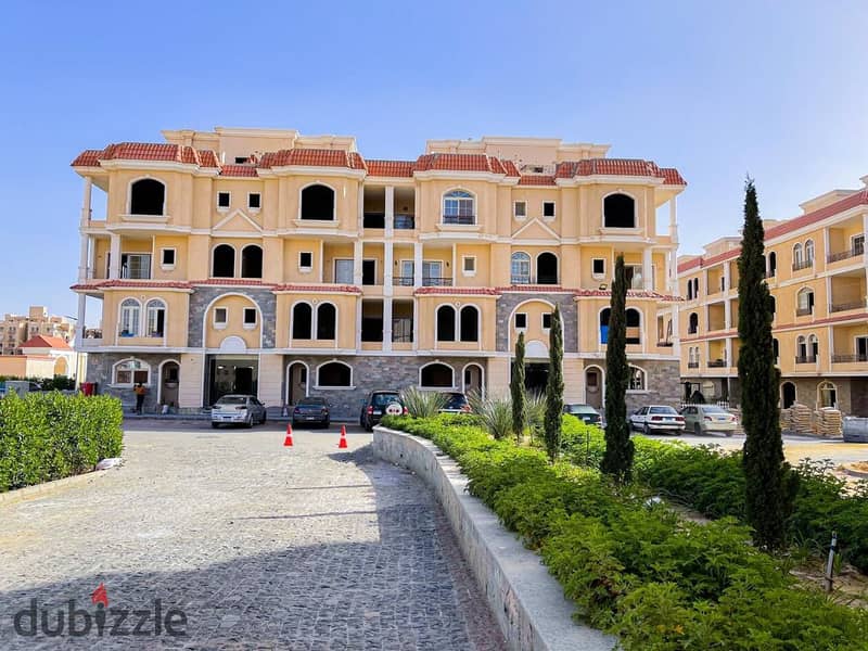 A prime villa for sale, 272 sqm + 35 sqm garden, in ABHA compound, located next to Al Sayad Club and behind Mall of Arabia. 1