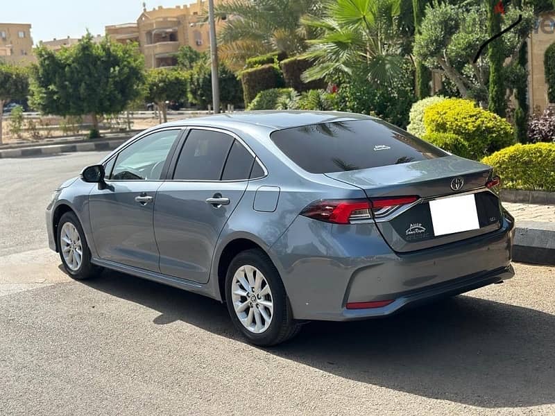 Toyota Corolla 2022 بصمه وفتحه سقف 2