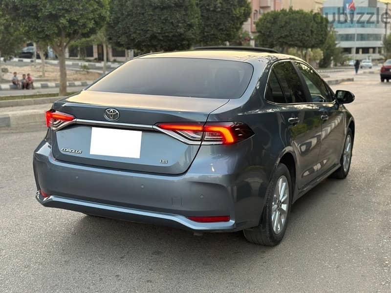 Toyota Corolla 2022 بصمه وفتحه سقف 4