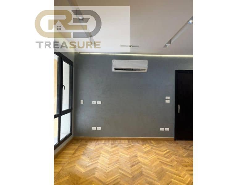 Triplex for rent in Eastown Kitchen+ACS super lux. 8