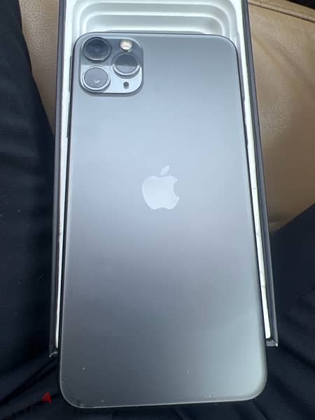 iPhone 11 Pro Max 256 GB like new from USA 2