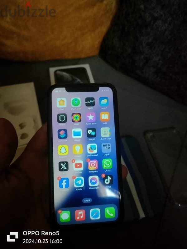 iPhone  xr 6