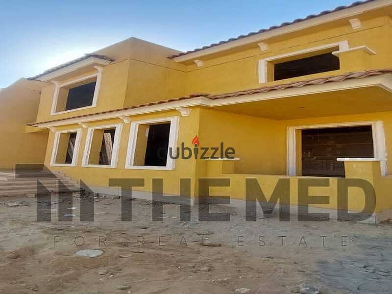 With a total price of 7 million, a corner townhouse in Nyoum October, ready to move, for sale in next to October Plaza, Mountain View iCity, Green 5 1