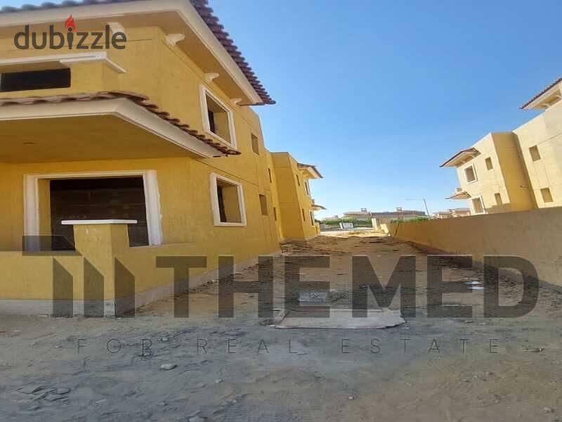 With a total price of 7 million, a corner townhouse in Nyoum October, ready to move, for sale in next to October Plaza, Mountain View iCity, Green 5 3