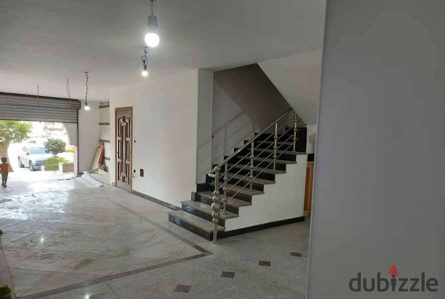 Shop for rent in the best location in Heliopolis on El-Thawra Street, area 290 square meters. Rent 200 thousand, negotiable. 0