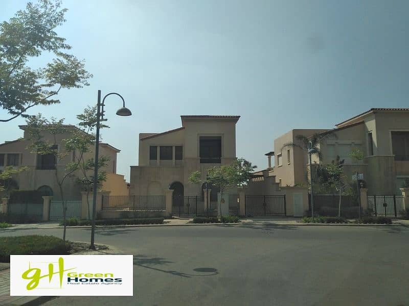 Standalone Villa Fully finished 312m direct on golf for rent in  Uptown Cairo 4