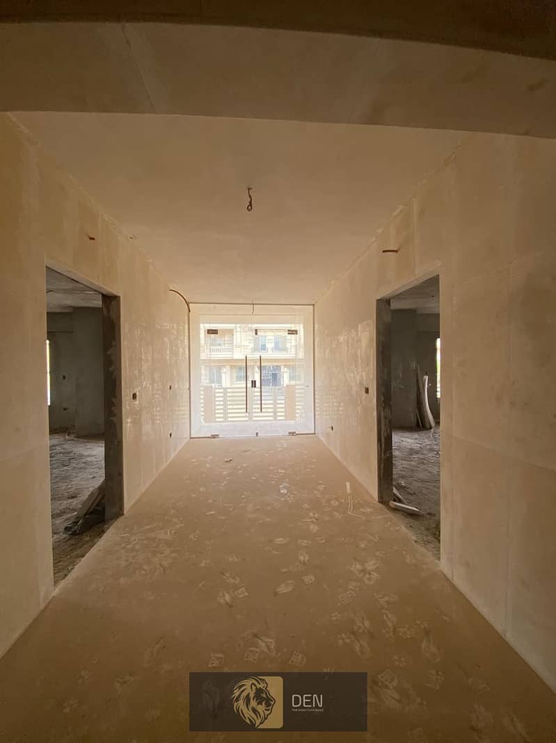 Villa for immediate delivery, facing north, for sale in Tamr Hanna Compound 9